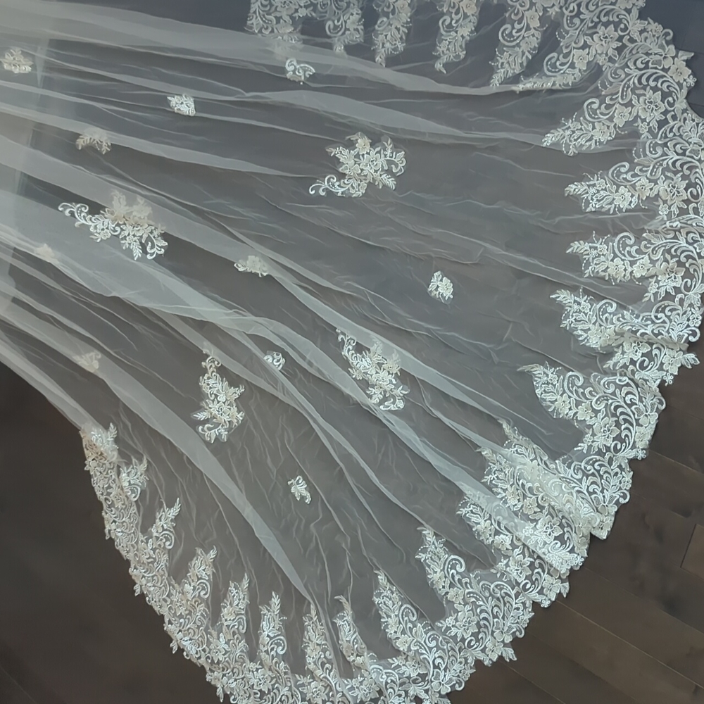 Long wedding veil, peach/pink | 125 inch